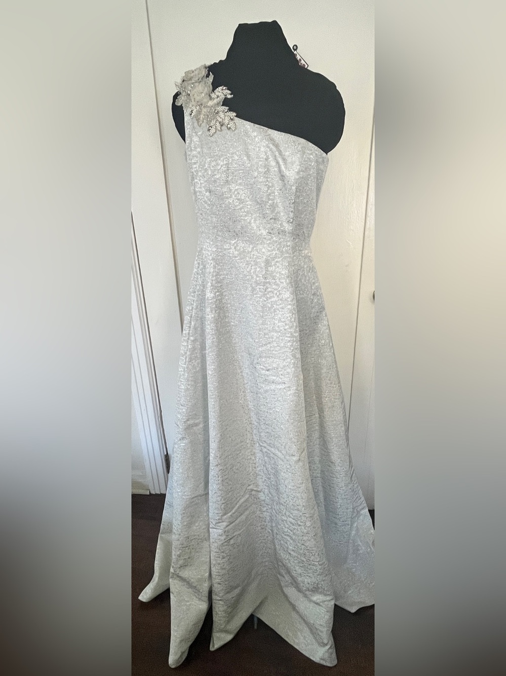Wendy Harrison Silver One-Shoulder Evening Gown with Floral Embellishment